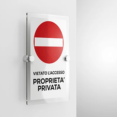 Cartello vietato l'accesso proprietà privata con testo, verticale