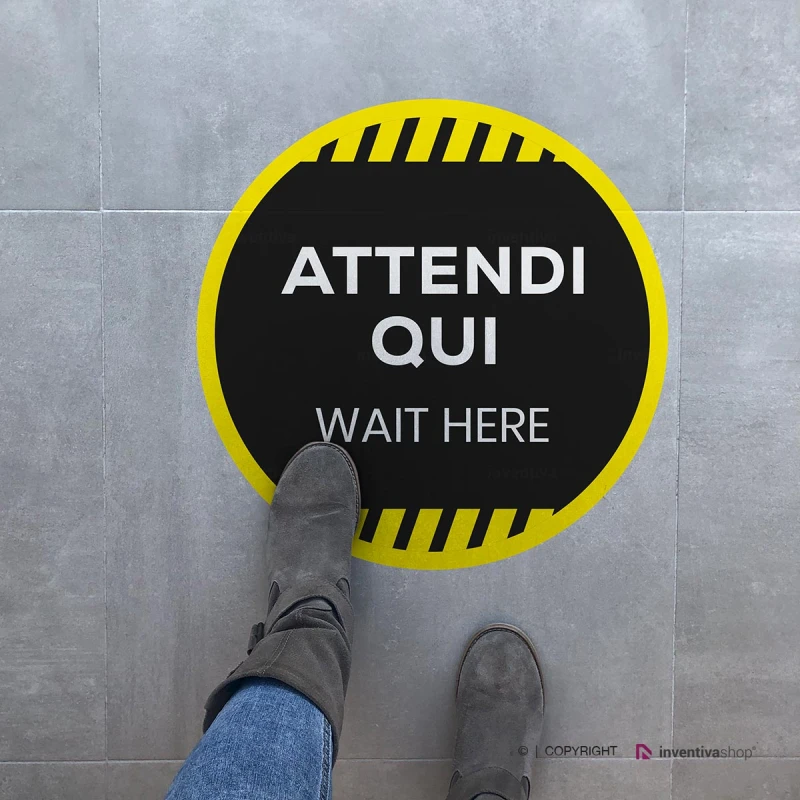 Adesivi calpestabili per gestione code