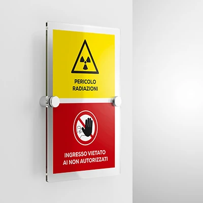 Cartello pericolo radiazioni, vietato l'ingresso, verticale