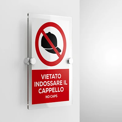 Cartello vietato indossare il cappello con testo, verticale