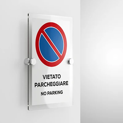 Cartello vietato parcheggiare con testo, verticale