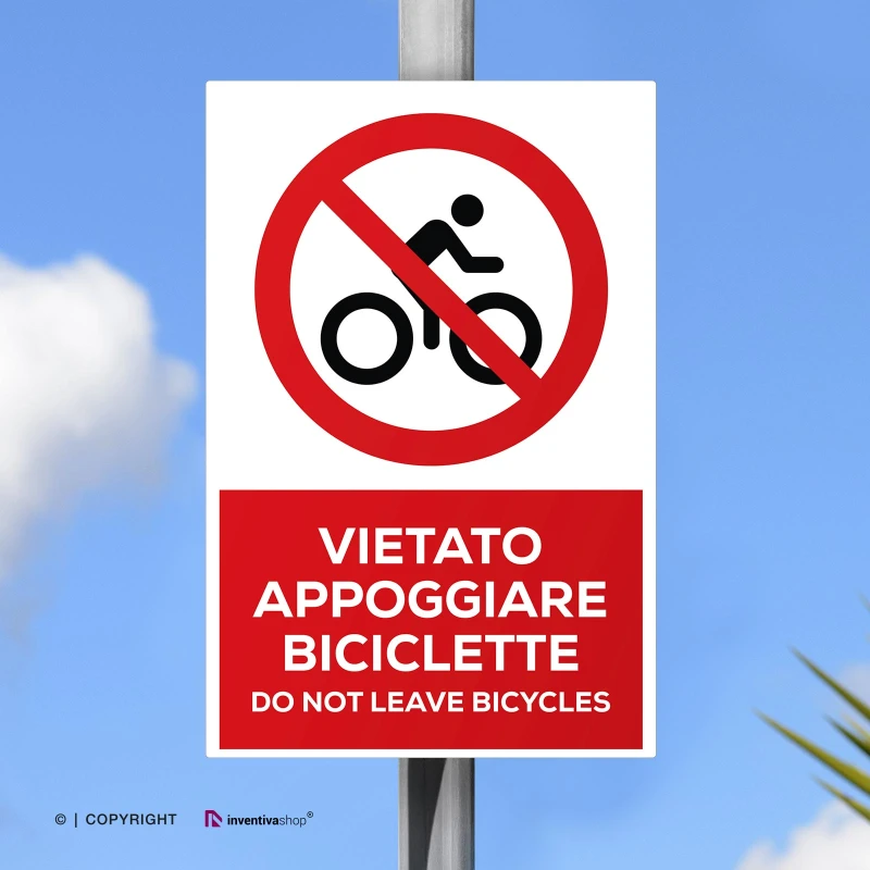 Cartello vietato appoggiare biciclette con testo, verticale