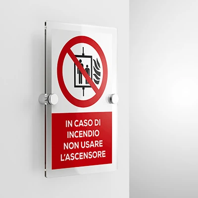 Cartello in caso di incendio non usare l'ascensore con testo, verticale