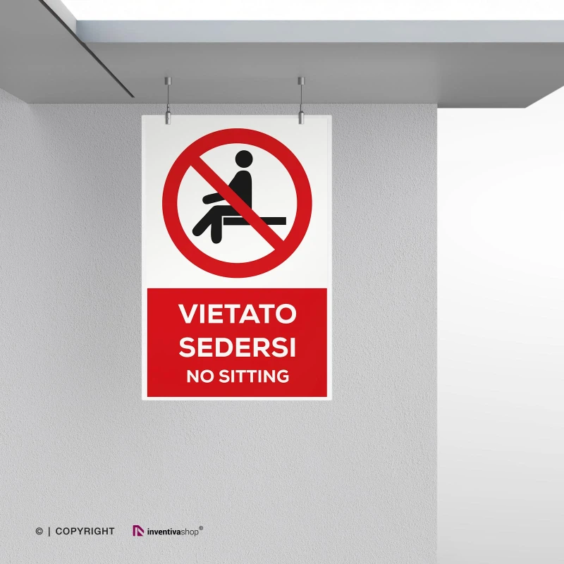 Cartello vietato sedersi con testo, verticale