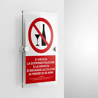 Cartello vietati alcolici ai minori con testo, verticale