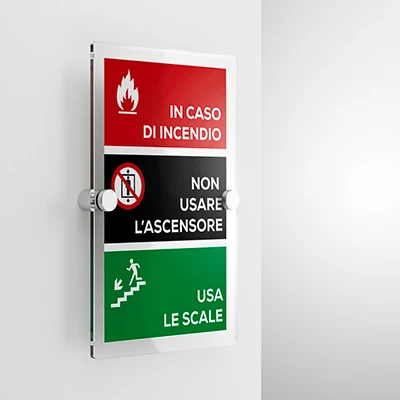 Cartello in caso di incendio non usare l'ascensore, usa le scale, verticale