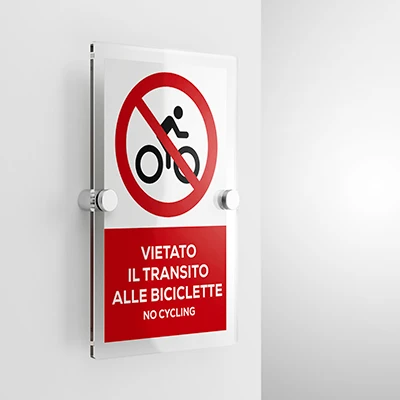 Cartello vietato il transito alle biciclette con testo, verticale