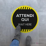 Adesivi calpestabili per gestione code